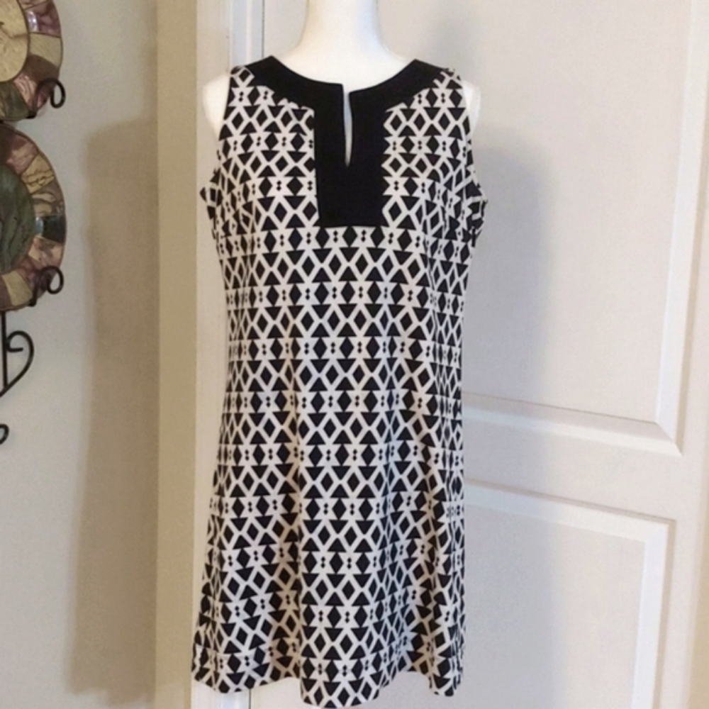 Jones New York Black & White Cotton Sleeveless Sheath Dress.  Large